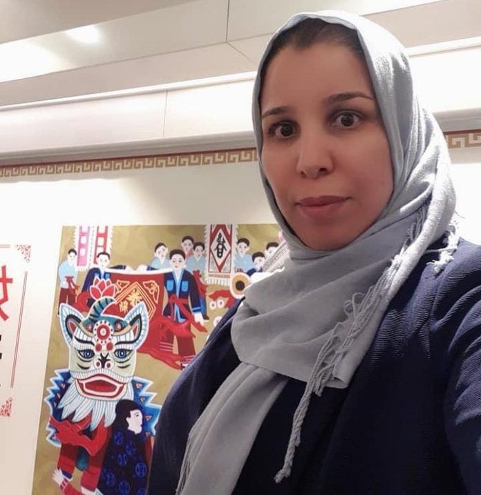 Salima Lebel: usar véu, contado na primeira pessoa